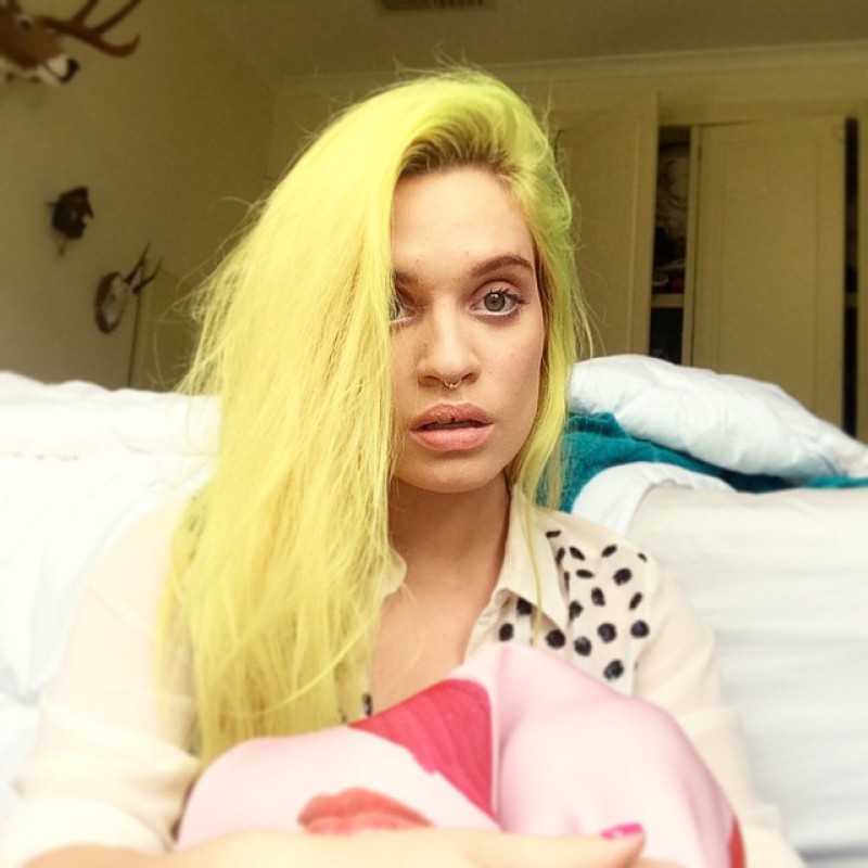 Желтая краска для волос ELECTRIC BANANA CLASSIC HAIR DYE - Manic Panic